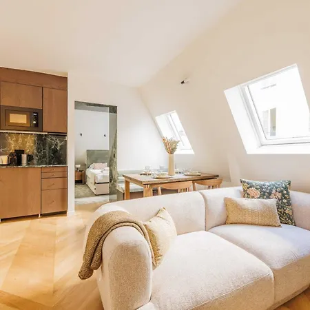 Classy St Honore - Louvre