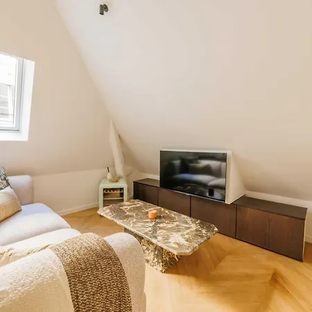 Classy St Honore - Louvre